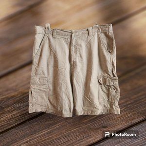 Men's Wrangler Khaki Shorts Size 40 Cargo Pockets 100% Cotton